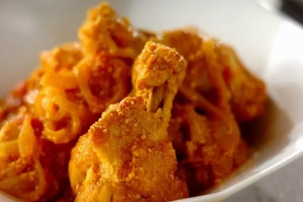 鶏手羽元のヨーグルトカレー煮込み