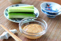 そろそろ夏バテが気になる時期になりましたね。<br />夏バテ予防には、よく甘酒が良いといわれます。そこで今回は、甘酒ブームの火付け役ともなった米麹甘酒を飲むメリットとデメリットをみてみましょう。