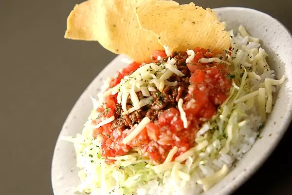 本格サルサのピリ辛タコライス