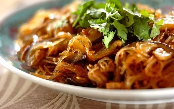 トロッとした食感がやみつきに、ピリ辛な「ナス入り麻婆春雨」