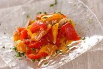 赤や黄色の彩りがとっても綺麗なパプリカ。旬は7月～9月ですが、最近では年間を通して野菜売り場で目にすることが多くなりました。