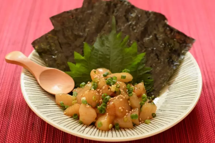 ホタテのピリ辛韓国風　焼き海苔添え