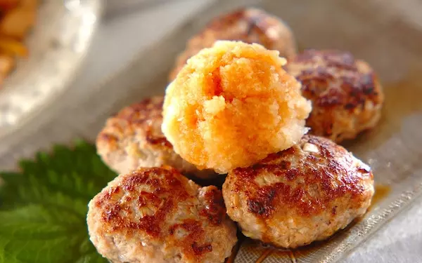 大根おろしでサッパリと食べられる、手軽に作れる「レンコンの肉団子」