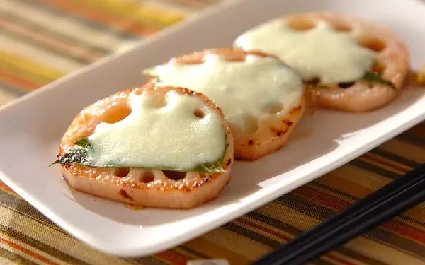 おつまみにもピッタリ! 大葉がアクセントになった「レンコンステーキ」