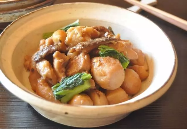 蒸して簡単！鶏肉と里芋の煮物