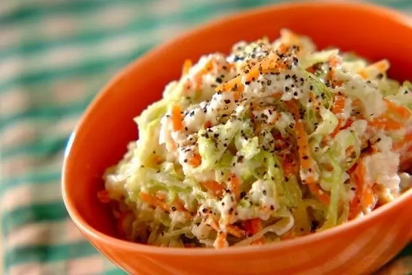 ニンジンとキャベツの白和え風サラダ