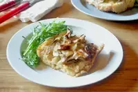 残った生クリームでワンランクアップのパン料理「舞茸のパンベルデュ・サレ」