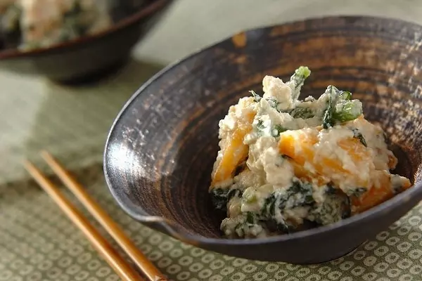 柿と春菊の白和え