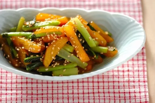 カブの葉と柿のきんぴら