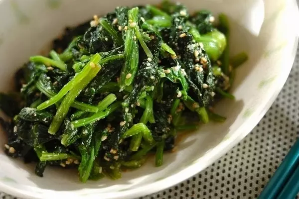 ごま油香る！無限に食べられる ほうれん草のナムル