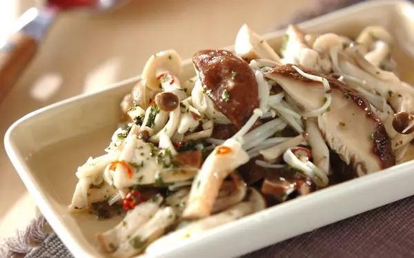 3種のキノコの香りがフワッと広がる! 翌日も美味しい「キノコのマリネ」
