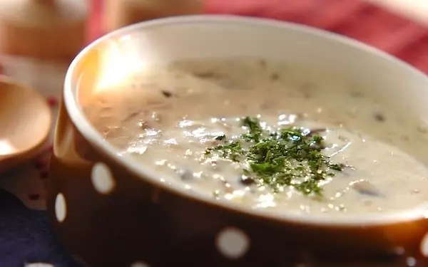 ミキサーを使わず手軽に作れる、こっくり濃厚「キノコのポタージュスープ」