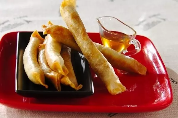 クルミとゴルゴンゾーラのスティック春巻き