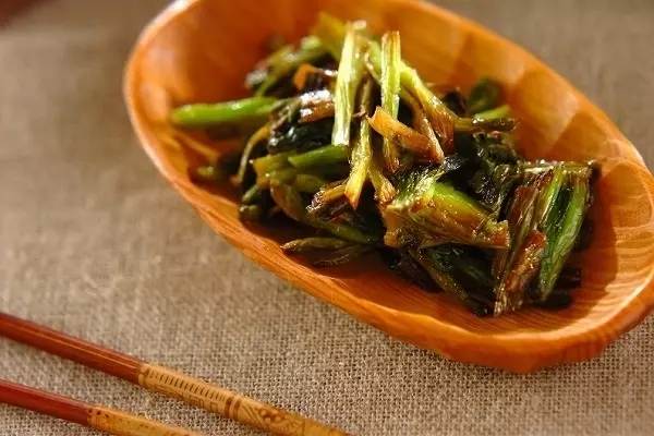 カブの葉のクミンしょうゆ炒め