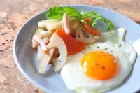 栄養豊富で用途も広い「自家製冷凍根菜ミックス」で、時短朝ごはん！