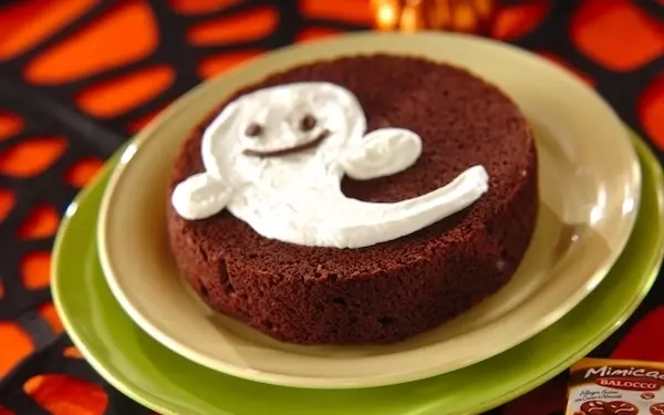 混ぜるだけ、パパッと作れる「ハロウィンおばけのチョコレートケーキ」