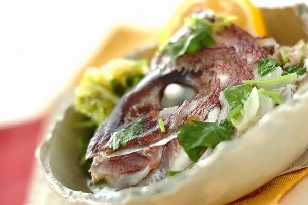 魚のアラと白菜の蒸し煮