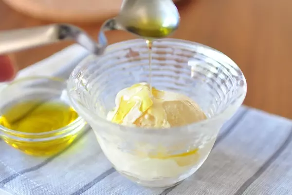 大人味!オリーブ油がけバニラアイス