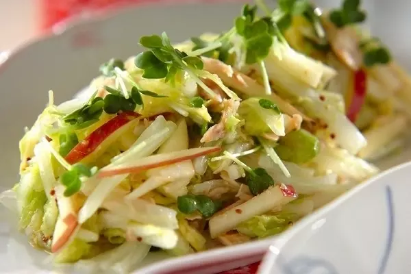 白菜とリンゴのサラダ