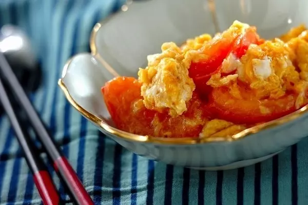 トマトと卵のショウガ炒め