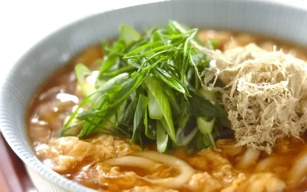 めんつゆでパパッと作れる！　夜食にもピッタリな「あんかけ卵うどん」