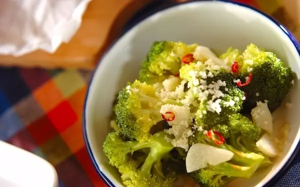 【調理時間：10分】ブロッコリーの旨味をたっぷり堪能できる「ガーリックブロッコリー」