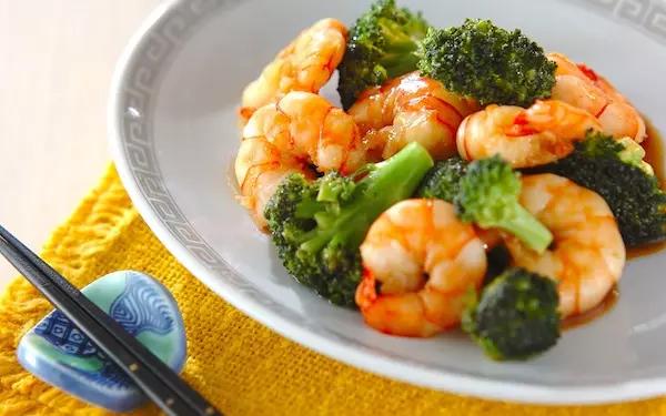 【調理時間：15分】シンプルな味つけなのに大満足できる「ブロッコリーとエビの中華炒め」