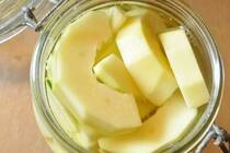 タイ料理屋さんで人気が高い青パパイヤで作るソムタム。青パパイヤがなかなか入手できなかったこともあり、ご家庭で食べる機会が少ないメニューの一つでしたよね。