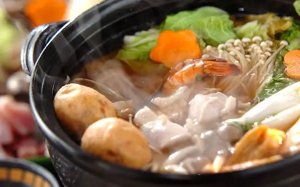 〆にそばを入れるのもオススメ！　野菜たっぷりで栄養バランス抜群な「寄せ鍋」