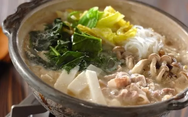 生姜が効いていて美味、自宅にある残り野菜も使える「豆乳みそ鍋」