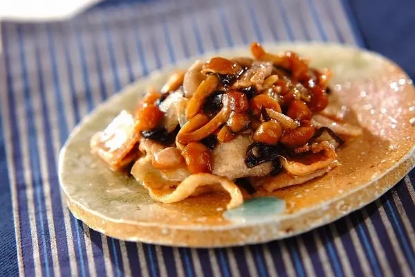 豚肉とナメコの塩昆布炒め