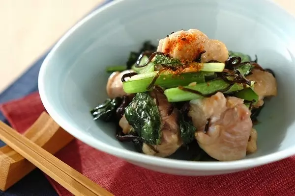 鶏肉と小松菜の塩昆布炒め