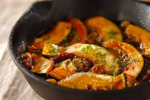 カボチャと豆のアヒージョ