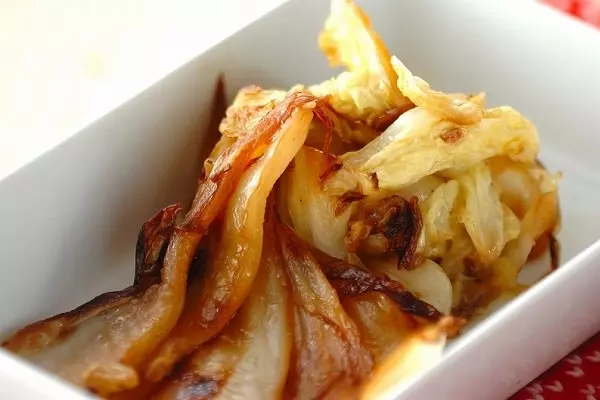 白菜のガーリックバター焼き