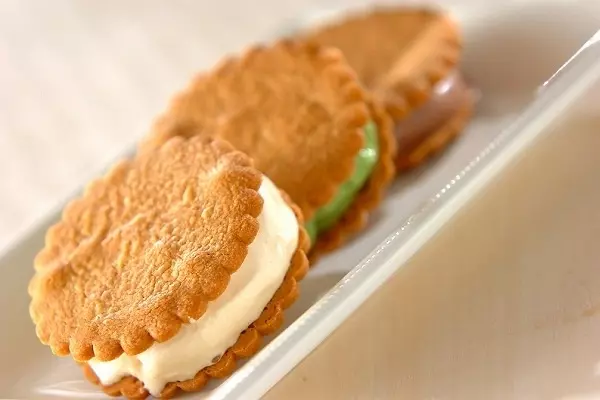 クッキーアイスサンド