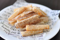 根菜が旬のこの季節は、レンコンを使う機会も増えていることでしょう。<br />煮たり焼いたりすりおろしたり、さまざまな調理法で使い勝手の良いレンコンですが、その外見から、一見あまり栄養がないように思えませんか？