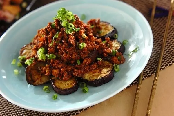 焼きナスの肉みそがけ