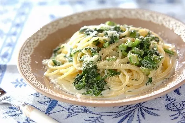 春菊のクリームパスタ