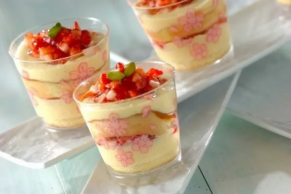 イチゴとカスタードのカップデザート