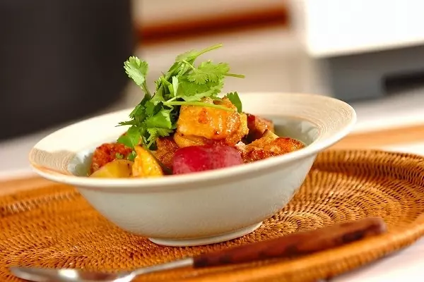 チキンとサツマイモのココナッツスープ