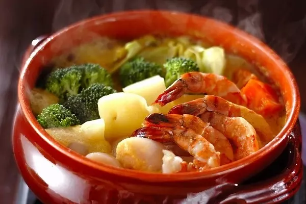 たっぷり野菜とエビホタテのカレーミルク鍋