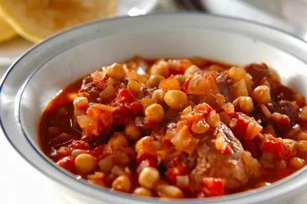 豚肉とヒヨコ豆のトマト煮込み