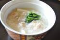 ご馳走が続いたこの時期に。土鍋で炊き込む「鶏つみれとカブのおかゆ」の作り方