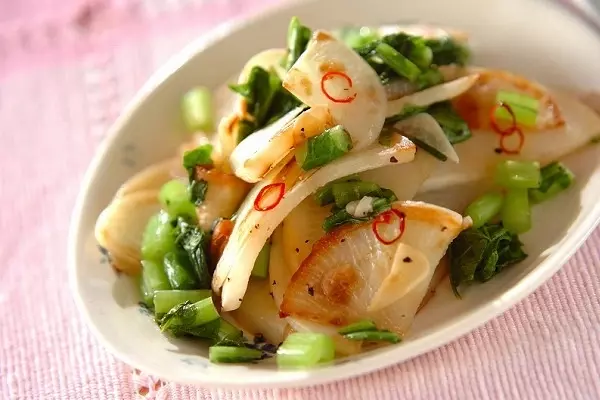 カブのペペロンチーノ