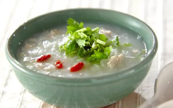 血行促進にもつながる！ シンプルな味わいの「中華風おかゆ」