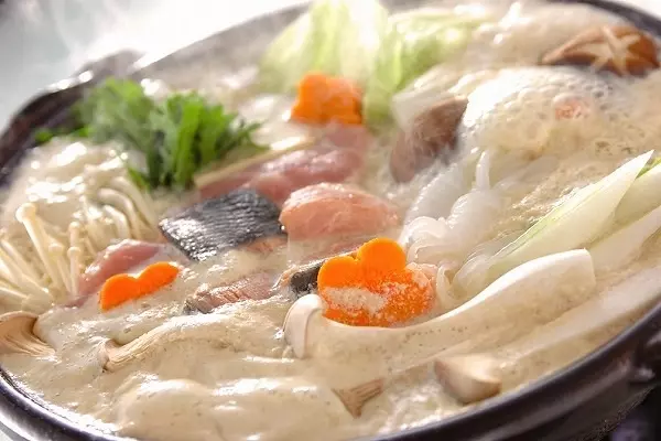 クリーミーで温まる！みそ仕立ての豆乳鍋