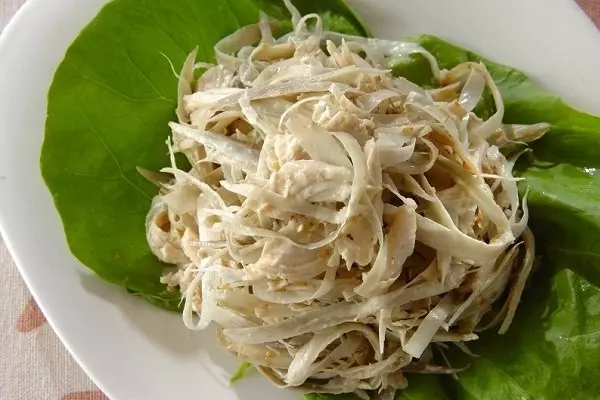 ゴボウと鶏ささ身のサラダ