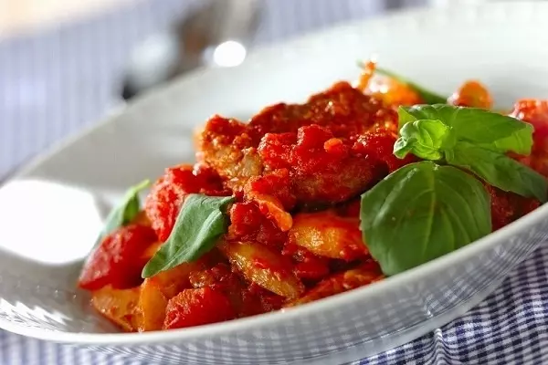 豚ヒレ肉と根菜のトマト煮