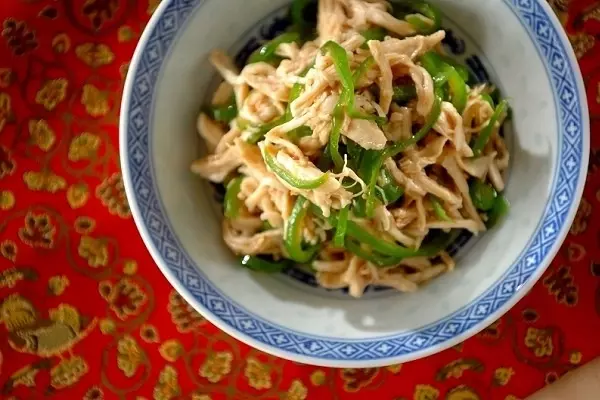 無限に食べられるヘルシー副菜！鶏ささ身とピーマンの中華和え by 岡本 由香梨さん