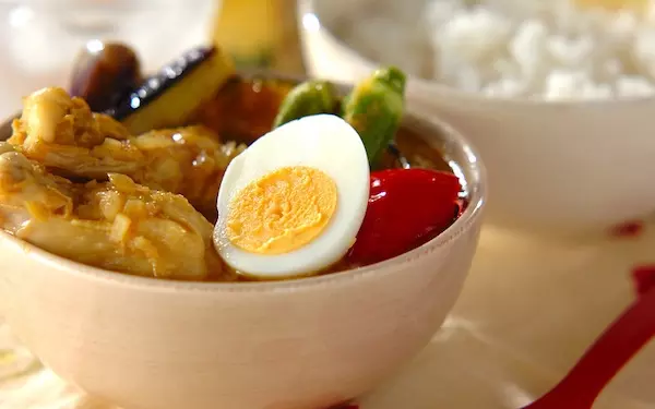 ヨーグルトを加えることでまろやかに！　札幌名物「スープカレー」